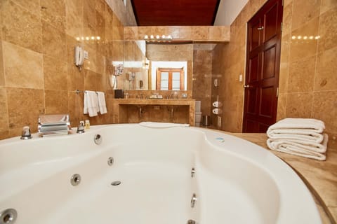 Presidential Suite, 1 King Bed | Bathroom | Free toiletries, hair dryer, bathrobes, towels