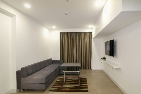 Executive Suite | Living area | TV