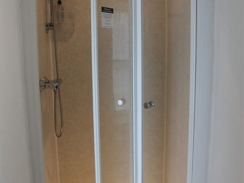 Suite, Ensuite (3 - 2 Adults & 1 Child) | Bathroom