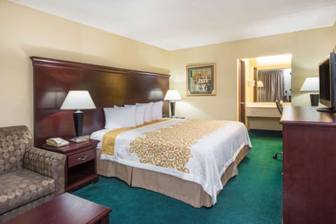 Standard Room, 1 King Bed | Free WiFi, bed sheets, alarm clocks