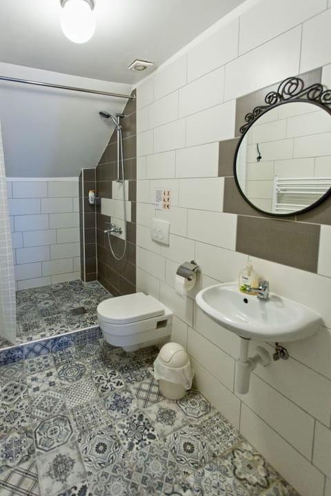 Economy Double Room, Shared Bathroom | Bathroom | Shower, hair dryer, towels