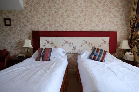 Twin Room | Premium bedding, desk, iron/ironing board, free WiFi