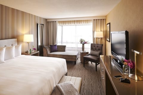 Business Room (Crown service) | Premium bedding, down comforters, pillowtop beds, in-room safe