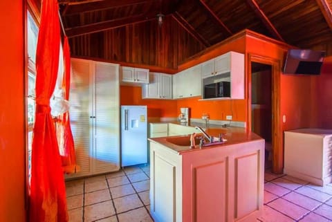 Beachfront Two Queen beds + Kitchenette | Private kitchen