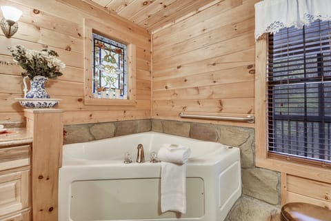 Cabin, 1 Bedroom | Bathroom | Towels