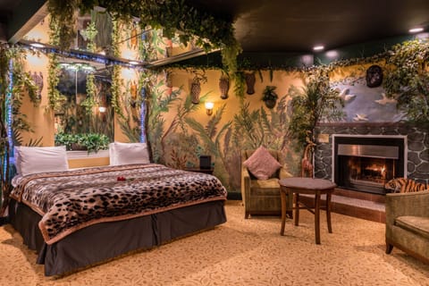 Jungle Theme Suite with Jetted Tub & Fireplace (Featured on Travel Channel in 2016) | 1 bedroom, premium bedding, individually furnished, desk