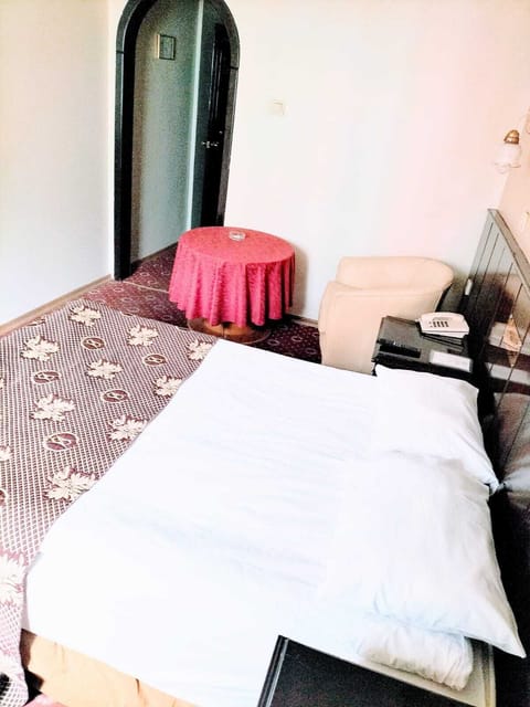 Single Room | Premium bedding, minibar, in-room safe, desk