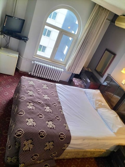 Single Room | Premium bedding, minibar, in-room safe, desk