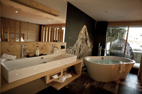 Junior Suite West | Bathroom | Separate tub and shower, deep soaking tub, hair dryer, bathrobes