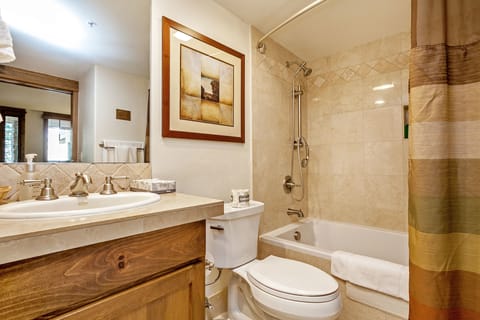 Condo, 2 Bedrooms, 2 Bathrooms | Bathroom | Combined shower/tub, free toiletries, hair dryer, towels