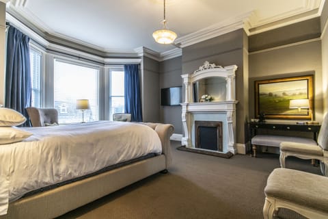 Luxury Suite, 1 Queen Bed, Non Smoking (Princess Royal room) | Egyptian cotton sheets, premium bedding, down comforters, pillowtop beds