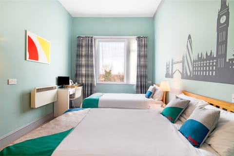 Standard Triple Room, Multiple Beds | Desk, iron/ironing board, free WiFi, bed sheets