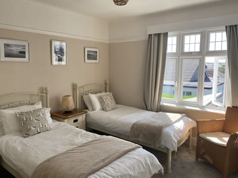 Twin Room, Ensuite (Mevagissey Room)