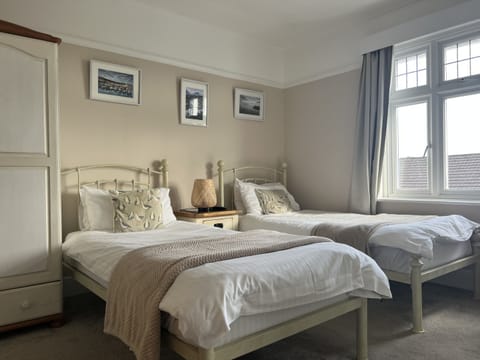 Twin Room, Ensuite (Mevagissey Room)