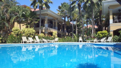 Outdoor pool, sun loungers