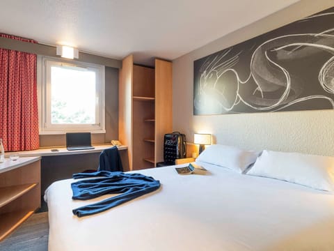 Standard Double Room, 1 Double Bed | Premium bedding, desk, laptop workspace, soundproofing