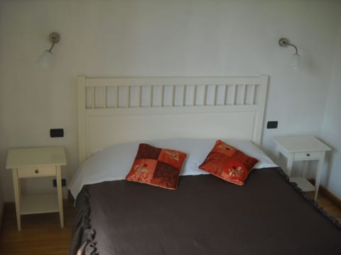 Double Room | Desk, cribs/infant beds, free WiFi, bed sheets