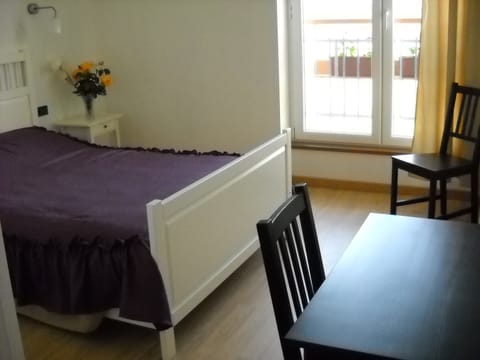 Double Room | Desk, cribs/infant beds, free WiFi, bed sheets