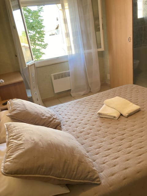 Double Room | Premium bedding, soundproofing, free WiFi, bed sheets