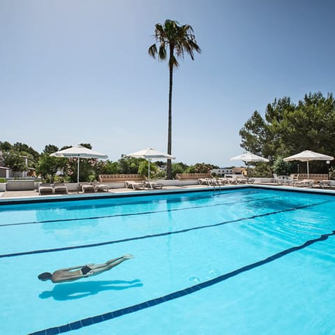 Seasonal outdoor pool, open 8:00 AM to 9:00 PM, pool umbrellas