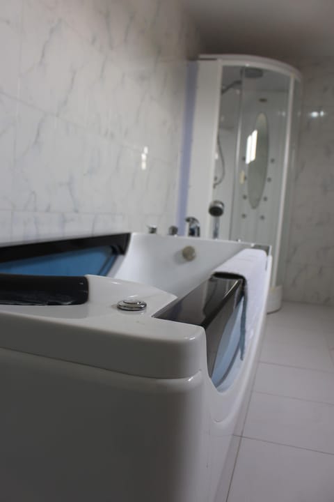 Deluxe Double Room | Jetted tub