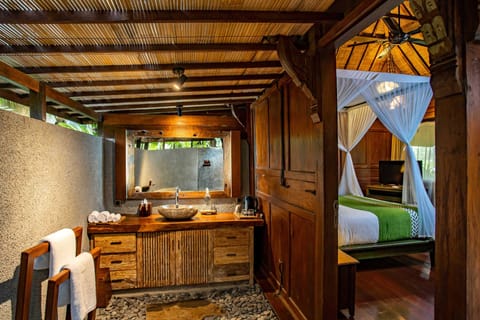 Wooden Suite Garden View | Bathroom | Separate tub and shower, free toiletries, hair dryer, bathrobes