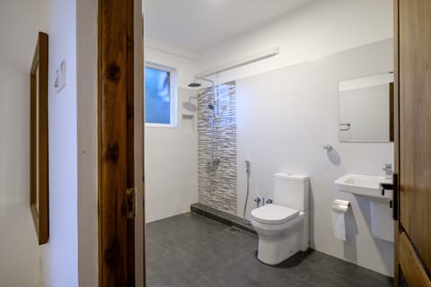 Deluxe Double Room Single Use, 1 Bedroom, Mountain View | Bathroom | Shower, rainfall showerhead, free toiletries, hair dryer