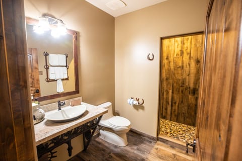 Bearded Room | Bathroom | Shower, free toiletries, hair dryer, towels