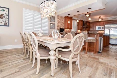 Bella Riva 109 - Dining Area