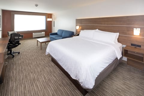 Suite, 1 King Bed (Living Area) | In-room safe, desk, laptop workspace, blackout drapes