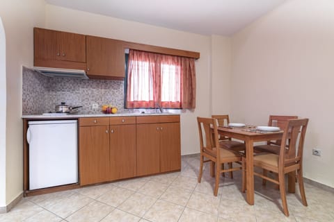 Elegant Apartment,  1 Bedroom, Sea View | Private kitchen | Fridge, stovetop, coffee/tea maker, electric kettle