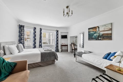 Suite, Ensuite ((Family 2 + 1))