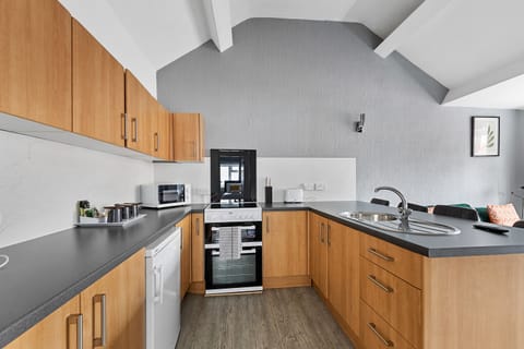 Luxury Apartment, Private Bathroom, City View | Shared kitchen | Highchair