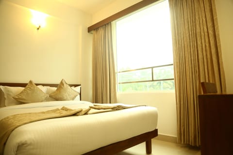 Premium Room, 1 Queen Bed, City View | Minibar, desk, laptop workspace, iron/ironing board