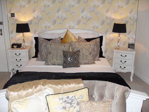 Superior Double Room, 1 King Bed | Premium bedding, individually decorated, individually furnished