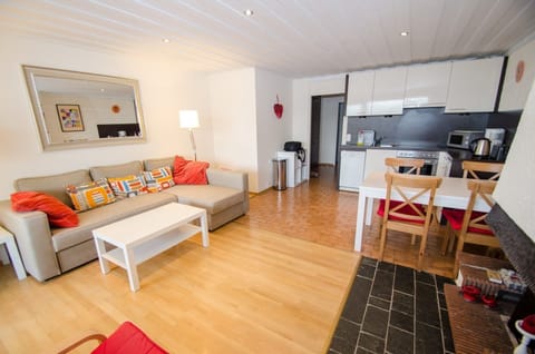 Apartment (THE GOOD VIEW II) | Private kitchen | Fridge, microwave, oven, dishwasher