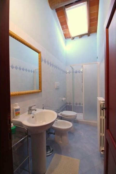 Villa, 4 Bedrooms | Bathroom | Shower, hair dryer, bidet, towels