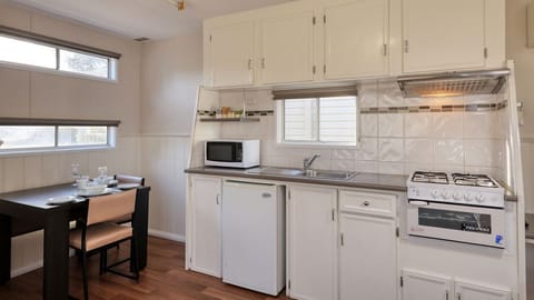 Standard Studio, 1 Double Bed | Private kitchen | Fridge, microwave, stovetop, coffee/tea maker