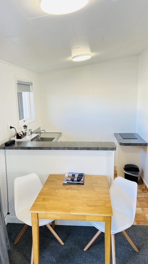 King Studio | Private kitchen | Fridge, microwave, coffee/tea maker, electric kettle