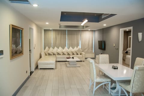 Business Suite, 1 Bedroom | Living area | Flat-screen TV