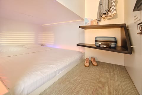 Double Room, 1 Queen Bed, Shared Bathroom | Iron/ironing board, free WiFi, bed sheets