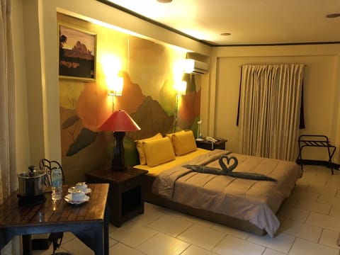 Superior Single Room | Minibar, in-room safe, individually decorated, individually furnished