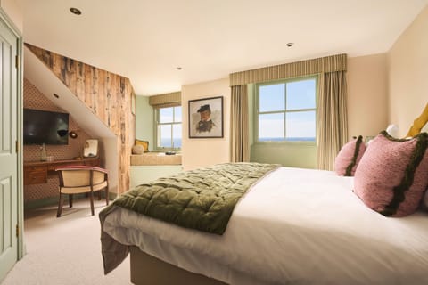 Superior Double Room, Sea View | Desk, iron/ironing board, free WiFi, bed sheets