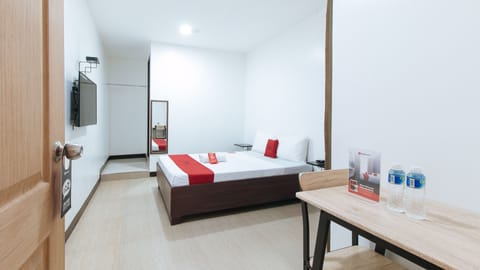 Deluxe Room | Desk, free WiFi, bed sheets