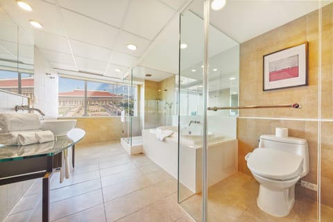 Suite, 1 Double Bed (Station) | Bathroom | Free toiletries, hair dryer, bathrobes, slippers