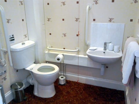 Twin Room, Ensuite (Disabled Toilet B&B GF) | Bathroom