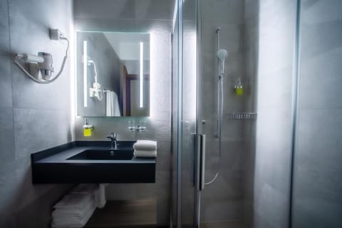 Free toiletries, hair dryer, towels