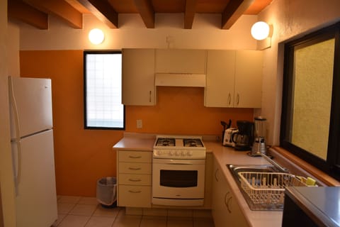 Deluxe House, 2 Bedrooms | Private kitchen | Full-size fridge, microwave, oven, stovetop