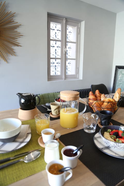 Free daily self-serve breakfast