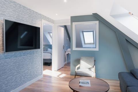 Panoramic Suite, Sea View | Premium bedding, desk, free WiFi, bed sheets